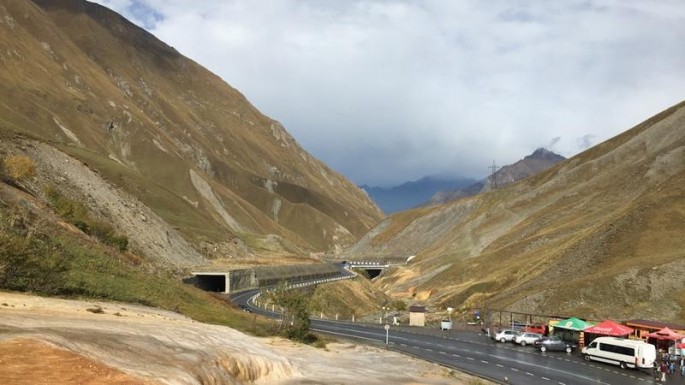 Keşişlər Azərbaycana gedən yolu bağladılar