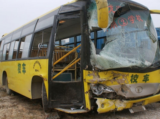 Məktəb avtobusu aşdı: 2 ölü, 10 yaralı