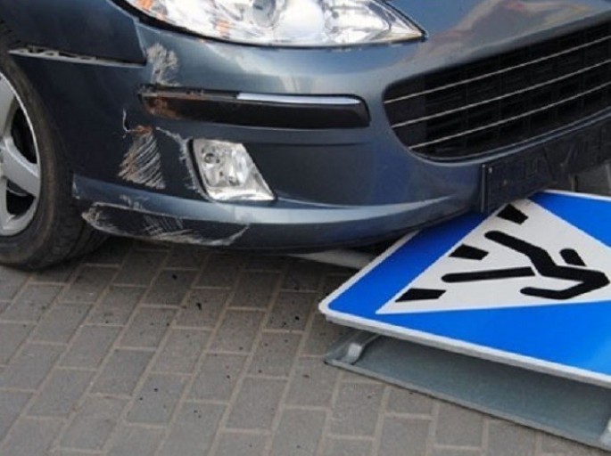 Bakıda yolu keçən kişini avtomobil vurdu