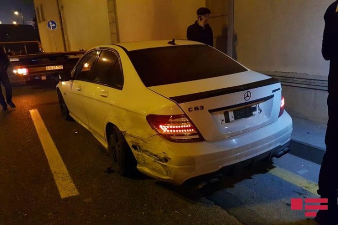 Heydər Əliyev prospektində "Honda" "Mercedes"ə çırpıldı - FOTO