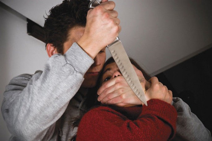 Bakıda qardaş bacısını bıçaqladı – VİDEO