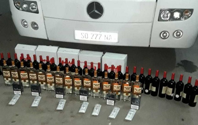 Avtomobildən spirtli içkilər və siqaretlər aşkarlanıb - FOTO