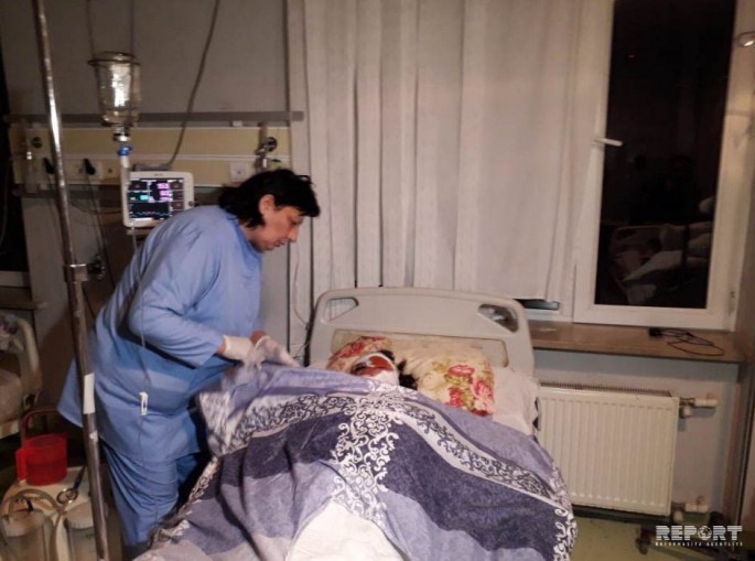 Kişi balta ilə həyat yoldaşını öldürdü: qayınanasını isə yaralayıb - FOTO