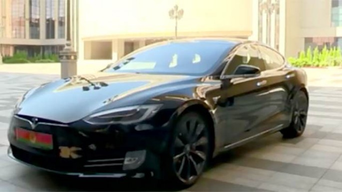 İlon Mask prezidentə “Tesla” hədiyyə edib - FOTO + VİDEO