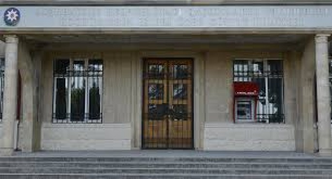 Mənzil tələb edən şəxs prospektdə hərəkəti dayandırdı: Tıxac yarandı