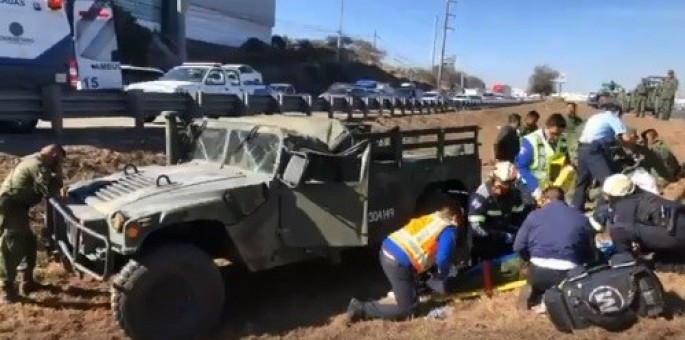 Hərbçilərin olduğu maşın aşdı: 8 nəfər xəsarət alıb - FOTO