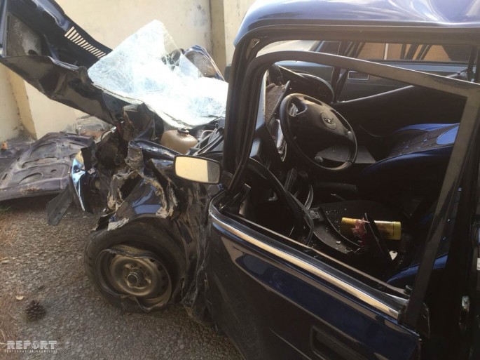 Gəncədə yük maşını minik avtomobili ilə toqquşub