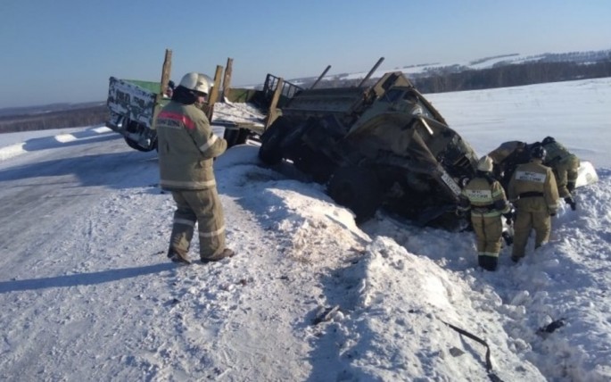 “Nissan” “Ural”la toqquşdu: 4 nəfər hadisə yerində öldü - FOTO