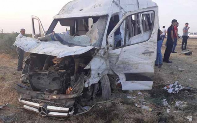 Gəncəyə hərbi hissəyə gedən mikroavtobus qəzaya düşdü - 19 yaralı - FOTOLAR
