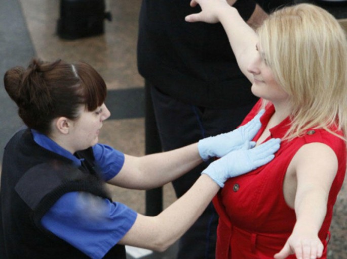 Hava limanında biabırçılıq - Qadının cinsiyyət orqanından qızıl-brilliant çıxdı