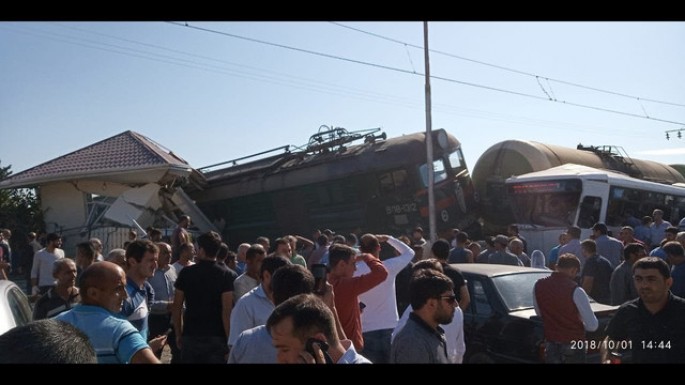 Avtobusun qatarla toqquşmasına görə saxlanılan dispetçerin həbs müddəti uzadılıb