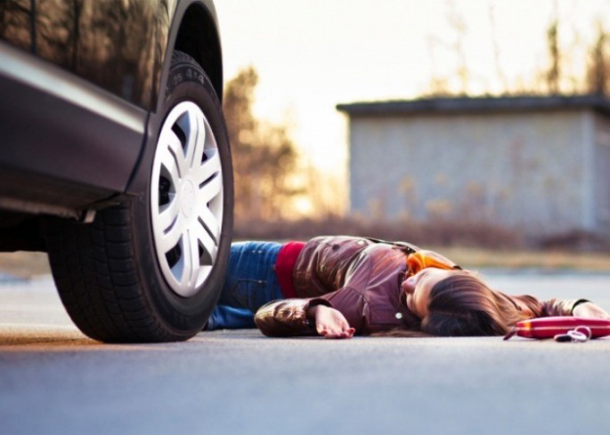 Ağstafada yeniyetmə qızı avtomobil vurub