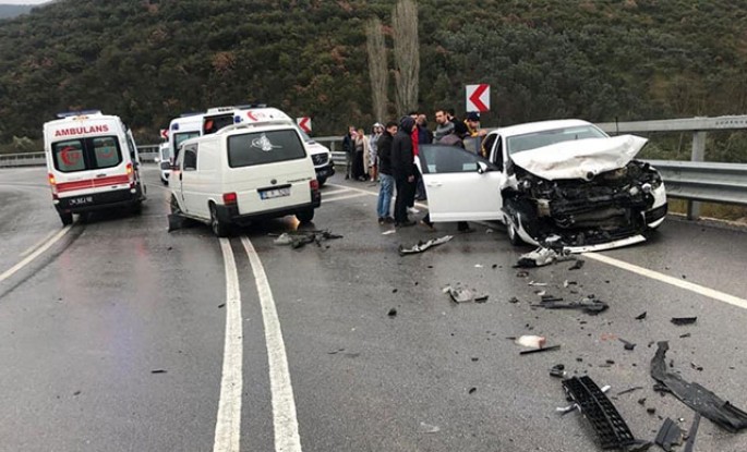 İki avtomobil toqquşdu: 5 yaralı - FOTO