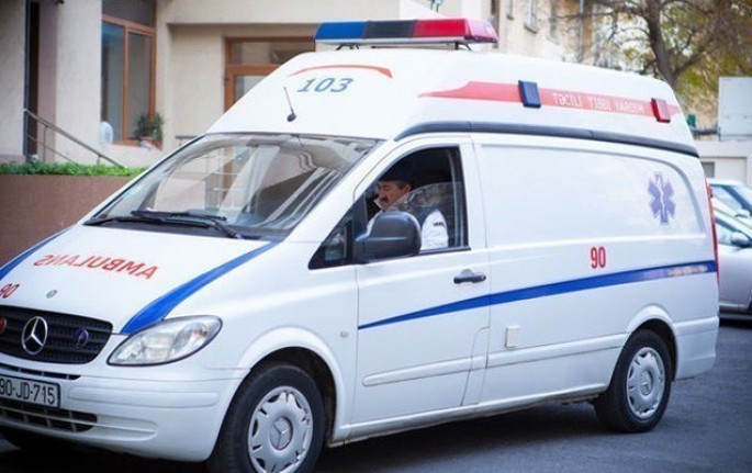 İki minik avtomobili toqquşdu: Sürücülərdən biri yaralandı - Gəncədə