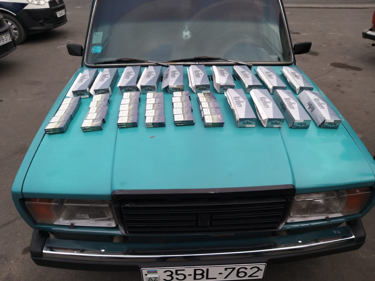 Avtomobillərdə siqaret və spirtli içkilər aşkarlanıb - FOTO