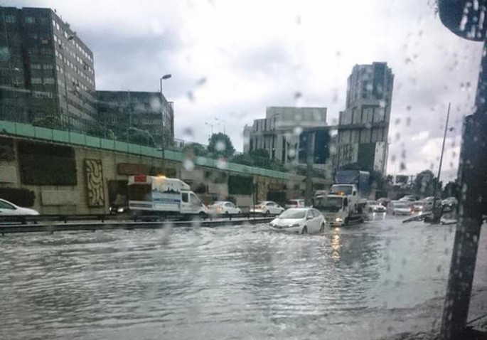 İranda leysan yağışları: uçuşlar təxirə salınıb