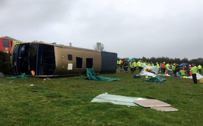 İngiltərədə avtobusun aşması nəticəsində xəsarət alanların sayı 37 nəfərə çatıb