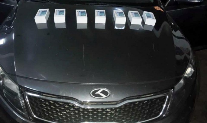 Avtomobildən qanunsuz mobil telefon və aksesuarlar aşkarlanıb