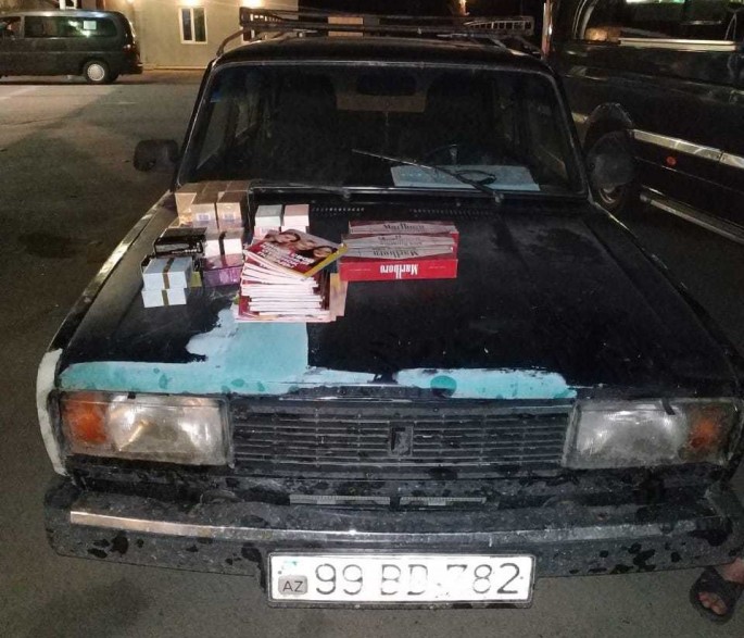 "VAZ-21041"dən ətir və siqaretlər aşkarlanıb - FOTO