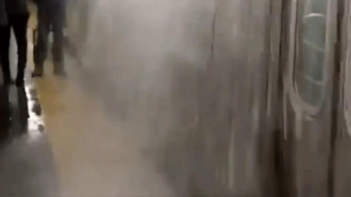 Metronu su basdı – FOTO + VİDEO