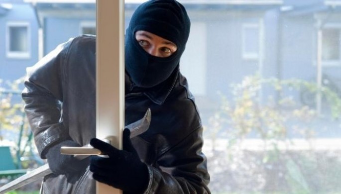 Bakıda mağazadan soyğunçuluq edilib