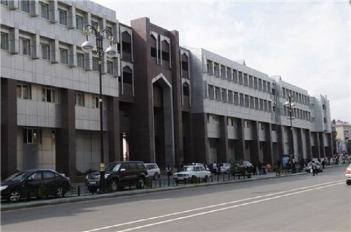 20 nömrəli məktəbin qabağında piyadanı maşın vuraraq öldürüb