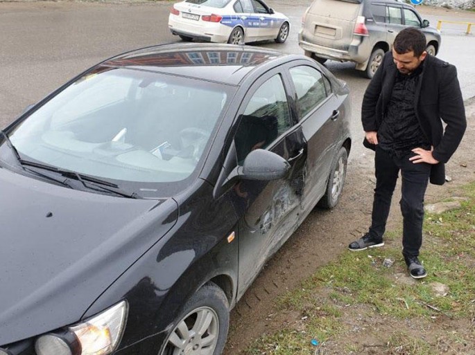 Tanınmış teleaparıcı qəza keçirdi - FOTO