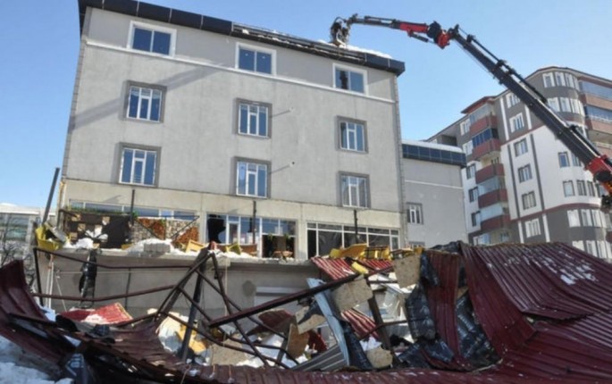 Türkiyədə kafenin damı çöküb, ölən və yaralananlar var - FOTO