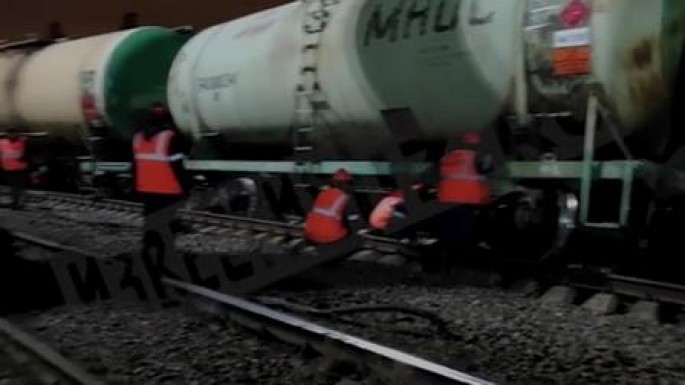 Beş yanacaq dolu sistern relsdən çıxıb - VİDEO