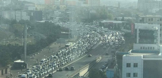 Şəhərdə böyük tıxac yaranıb - VİDEO