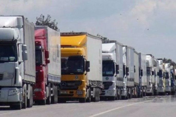 Rusiyaya meyvə aparan 30-dan çox TIR saxlanılıb - SƏBƏB + VİDEO