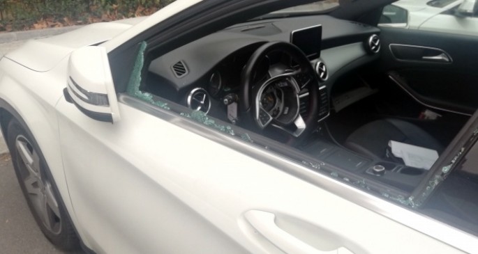 "Mercedes"inin “airbak”ı ikinci dəfə oğurlanan sürücü “ŞOK” oldu - VİDEO