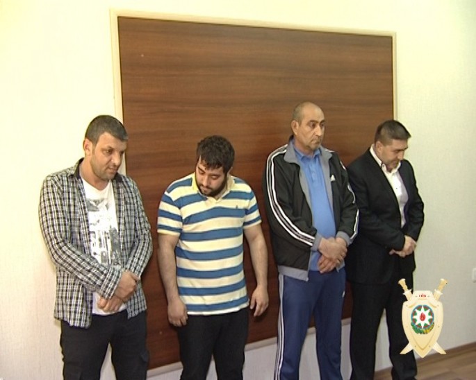 30 min dollar və 100 minlik qızıl olan seyfi oğurlayan şəxslərin məhkəməsi başlayıb