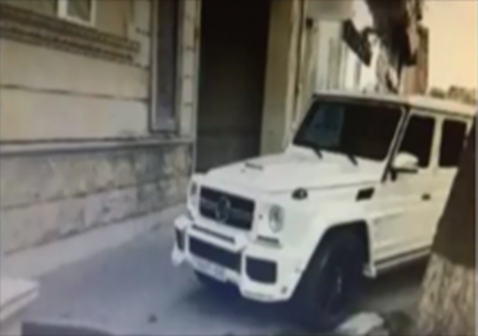 Tolik “Galenvagen”i səkidə saxladı: 100 manat cərimələndi - FOTO