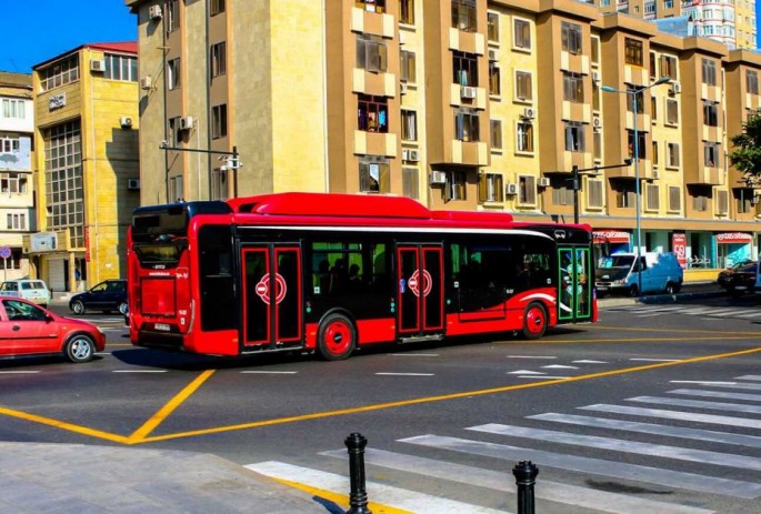 Avtobuslarda yeni sistem: sürücülər artıq dayanacaqdan kənarda saxlaya bilməyəcək - Ərşad Hüseynov