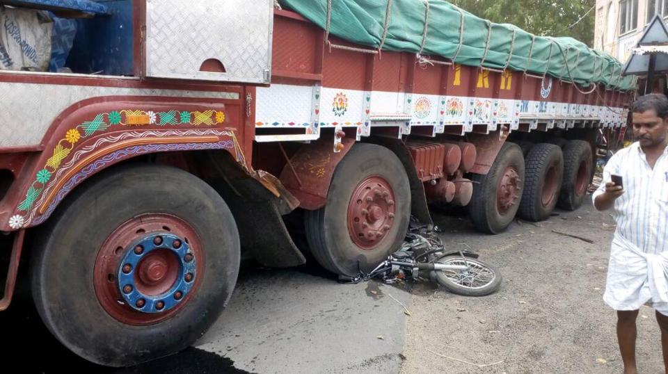 Avtobus yük maşını ilə toqquşdu: azı 14 ölü, 30 yaralı