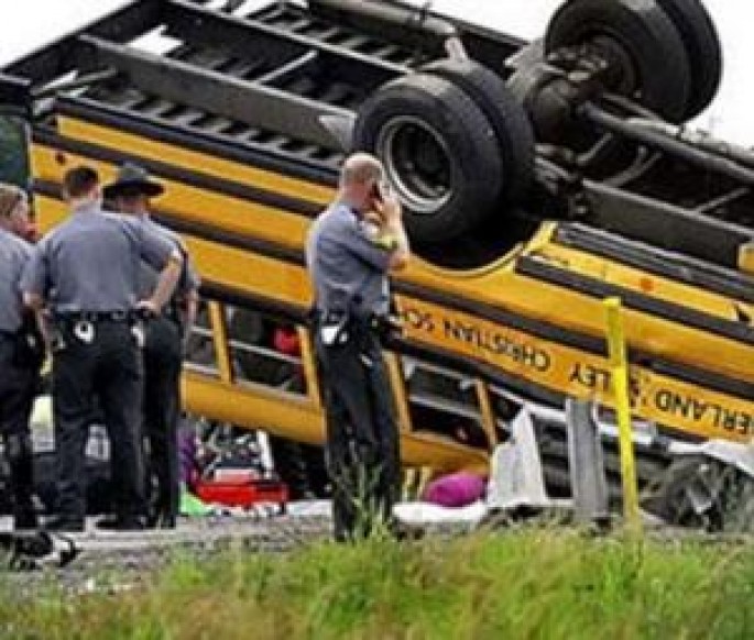 33 azyaşlı şagirdin olduğu avtobus qəzaya uğradı: çox sayda yaralı var
