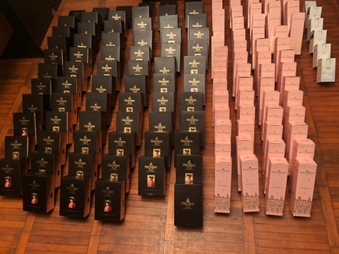 "Toyota Prado"dan külli miqdarda spirtli içki aşkarlanıb - FOTO