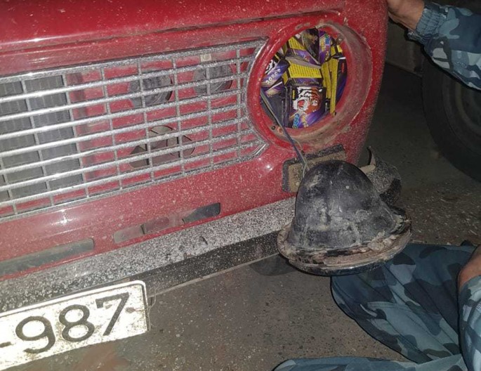 Avtomobildən pirotexniki vasitələr aşkarlanıb - VİDEO