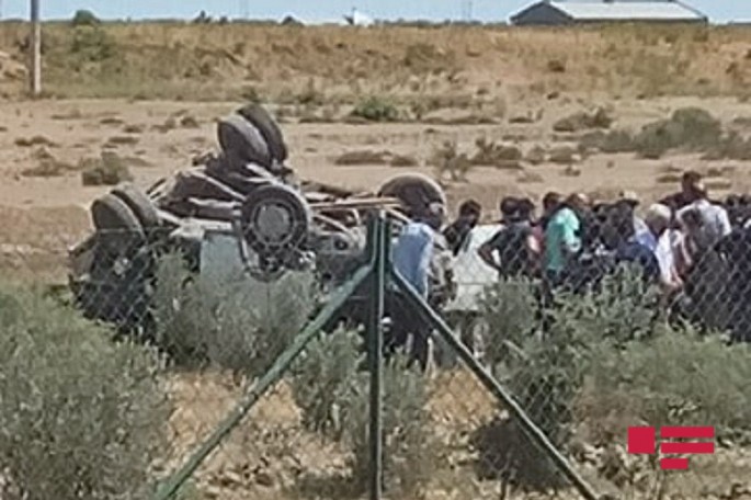 Ələtdə yük avtomobili aşdı: sürücü ölüb