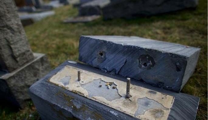 Şəmkirdə 61 qəbirin güldanları dağıdılıb, hadisə törədən şəxs saxlanılıb