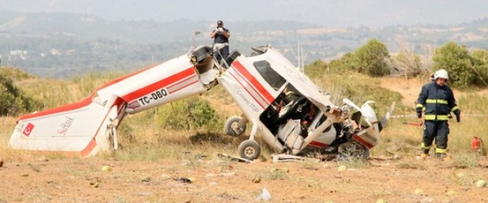 Təlim təyyarəsi qəzaya uğradı: 2 ölü, 1 yaralı - FOTO