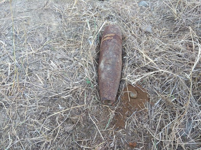 Avtomobil yolunda top mərmisi tapılıb - FOTO