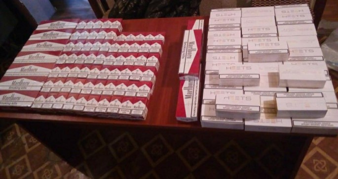 “Mercedes”dən qanunsuz siqaretlər aşkarlanıb