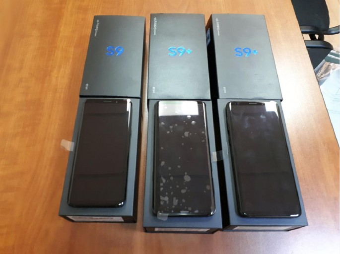 Gömrükçülər ərzaq məhsullarının içində mobil telefonlar aşkarlayıb