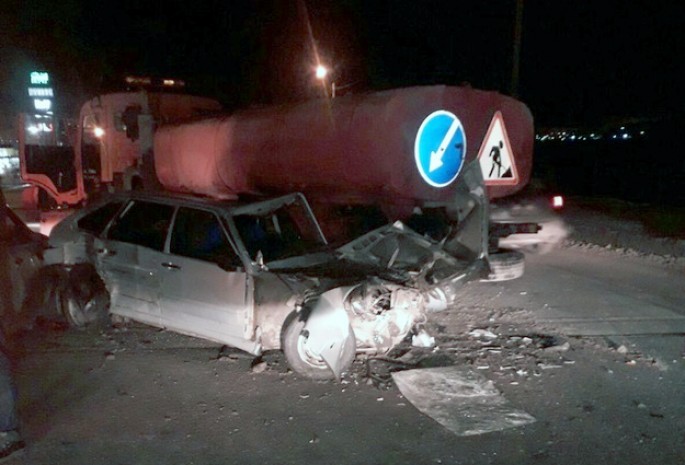 Qaraçıların olduğu “VAZ” qar təmizləyən “Kamaz”a çırpıldı: 7 nəfər xəsarət alıb - FOTO