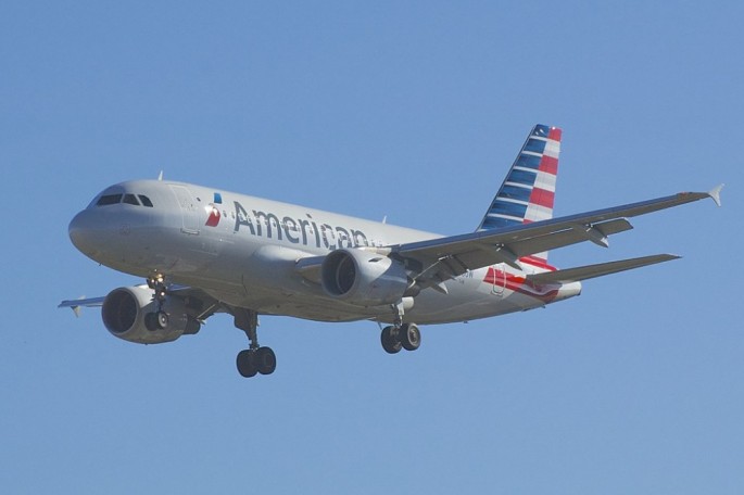 “American Airlines” aviaşirkəti Venesuelaya uçuşları dayandırıb