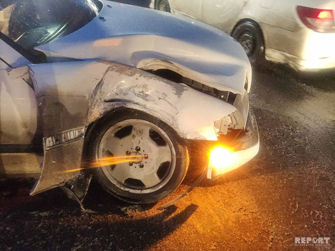 Bakıda qar yol qəzasına səbəb oldu - FOTO