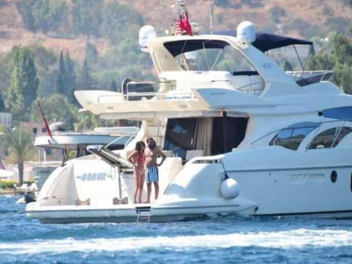 Azərbaycanlı oğlanlar yaxtada lüt qızların VİDEOsunu çəkib yaydılar