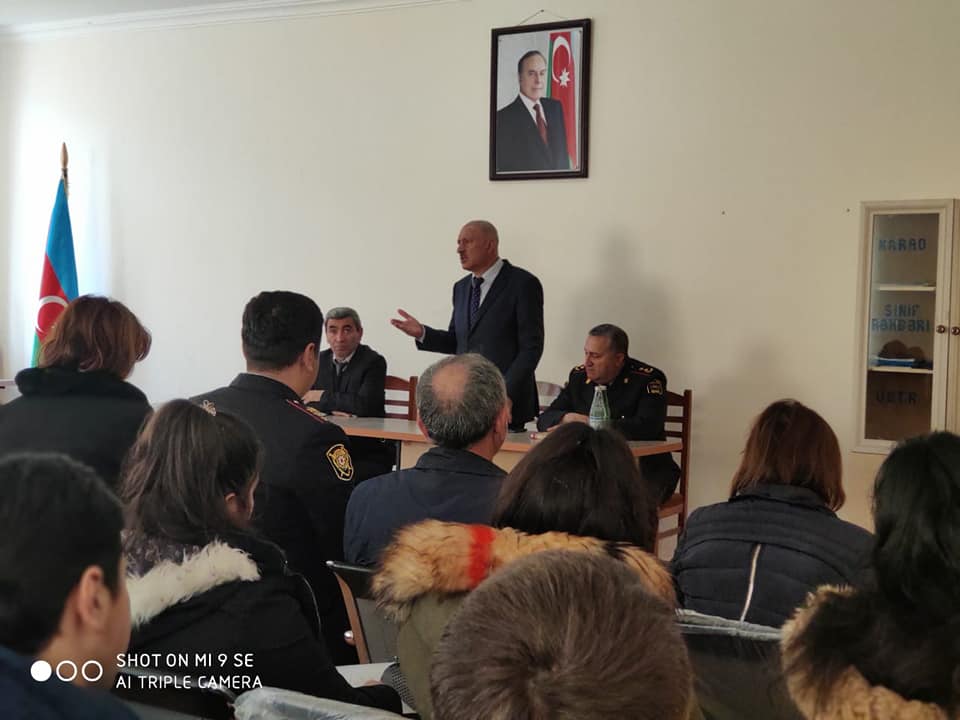 Polis şagirdlərə dəyərli tövsiyyələr verdi - FOTO